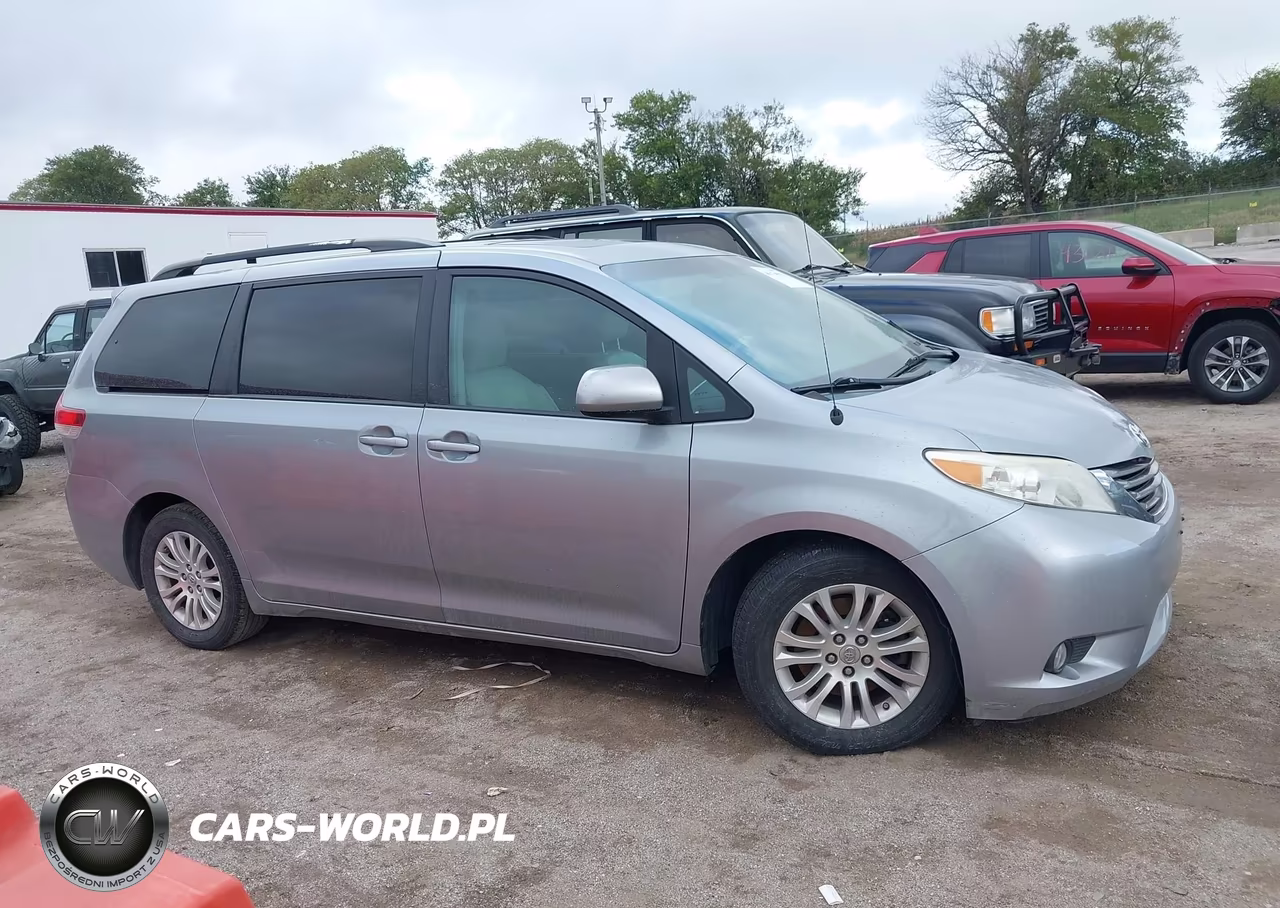 2013 Toyota Sienna Xle V6 8 Passenger VIN:5TDYK3DCXDS360012 - 13