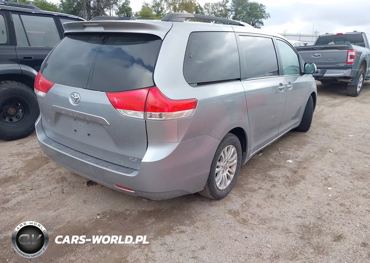 2013 Toyota Sienna Xle V6 8 Passenger VIN:5TDYK3DCXDS360012 - 4