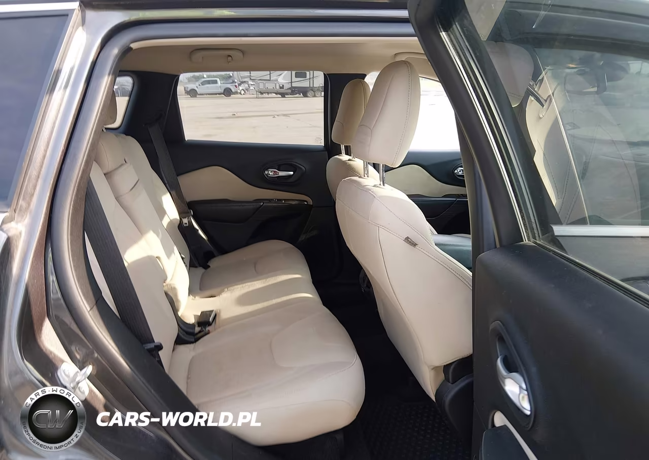 2016 Jeep Cherokee Latitude VIN:1C4PJMCS1GW283399 - 8