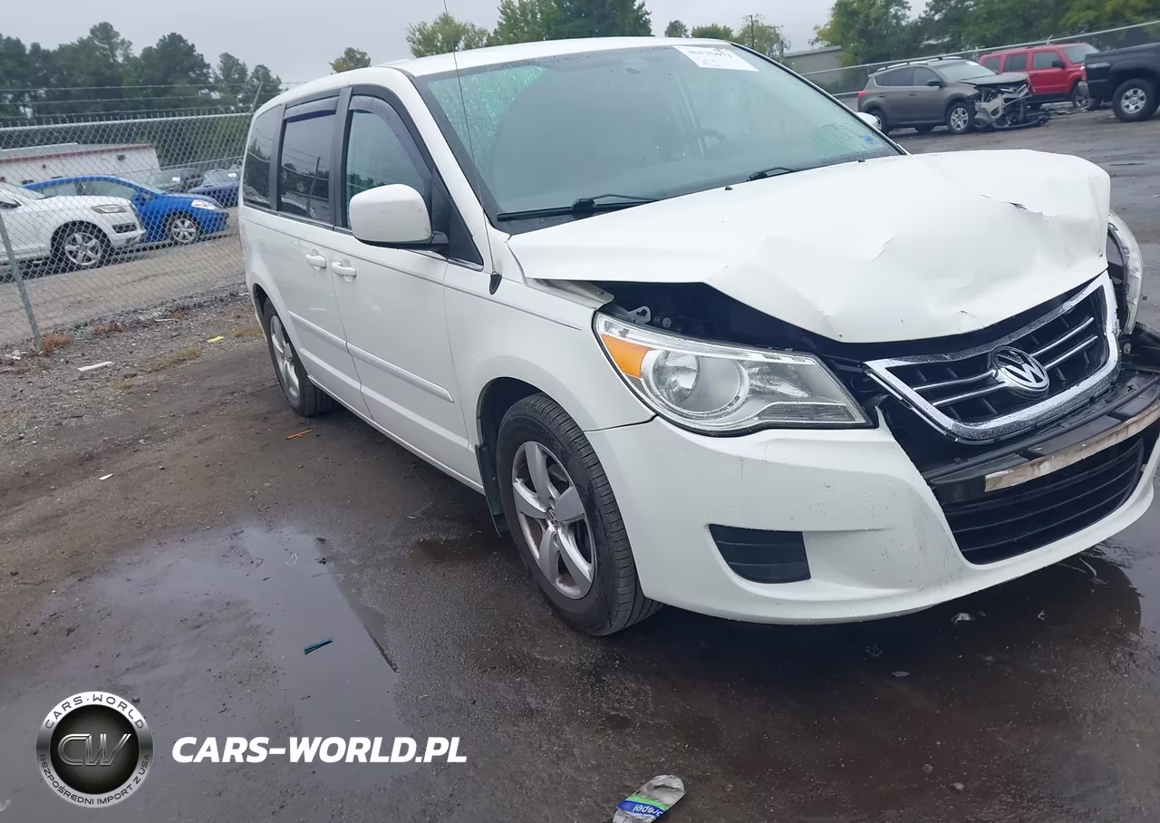 2010 Volkswagen Routan Se