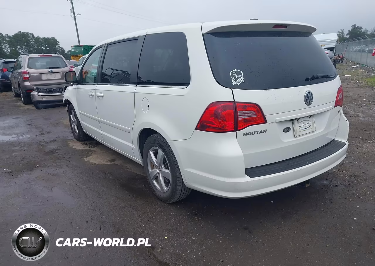 2010 Volkswagen Routan Se VIN:2V4RW3D1XAR202271 - 3