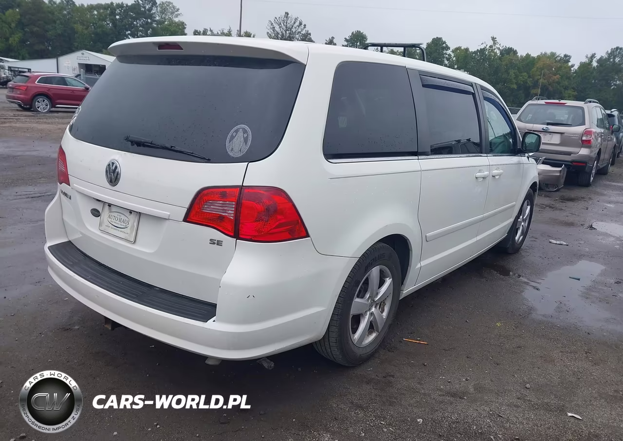 2010 Volkswagen Routan Se VIN:2V4RW3D1XAR202271 - 4
