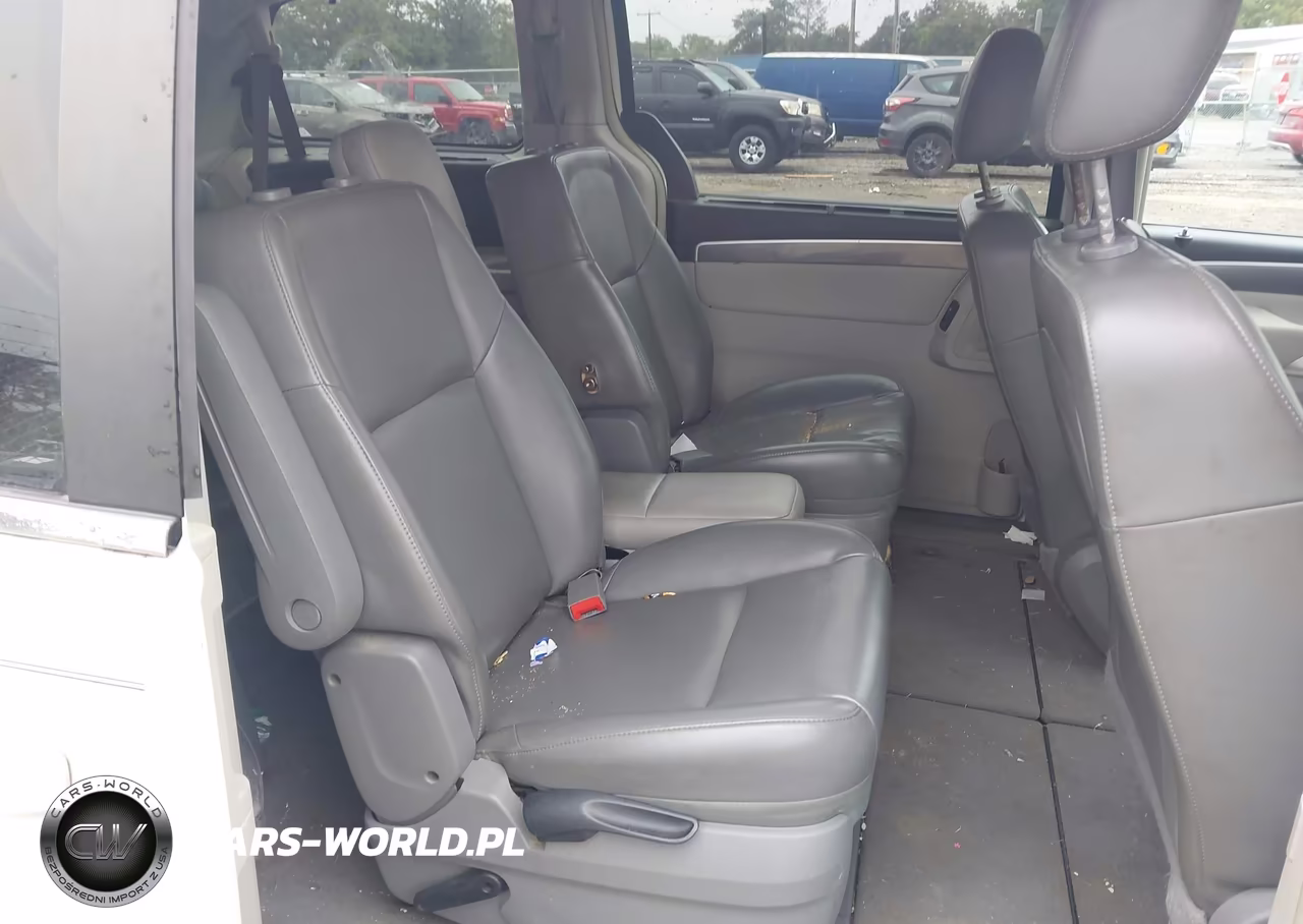 2010 Volkswagen Routan Se VIN:2V4RW3D1XAR202271 - 8