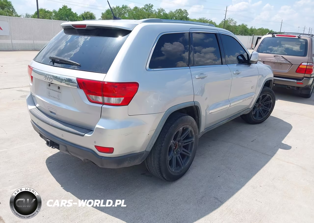 2011 Jeep Grand Cherokee Laredo VIN:1J4RR4GG0BC676354 - 4