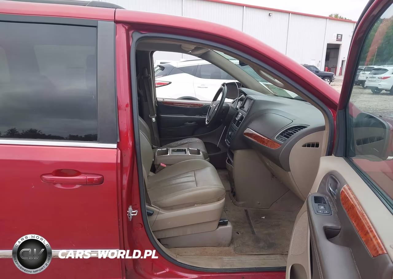 2015 Chrysler Town & Country Touring VIN:2C4RC1BG9FR695592 - 5