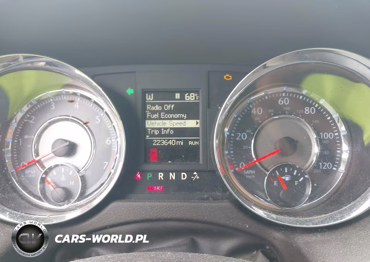 2015 Chrysler Town & Country Touring VIN:2C4RC1BG9FR695592 - 7