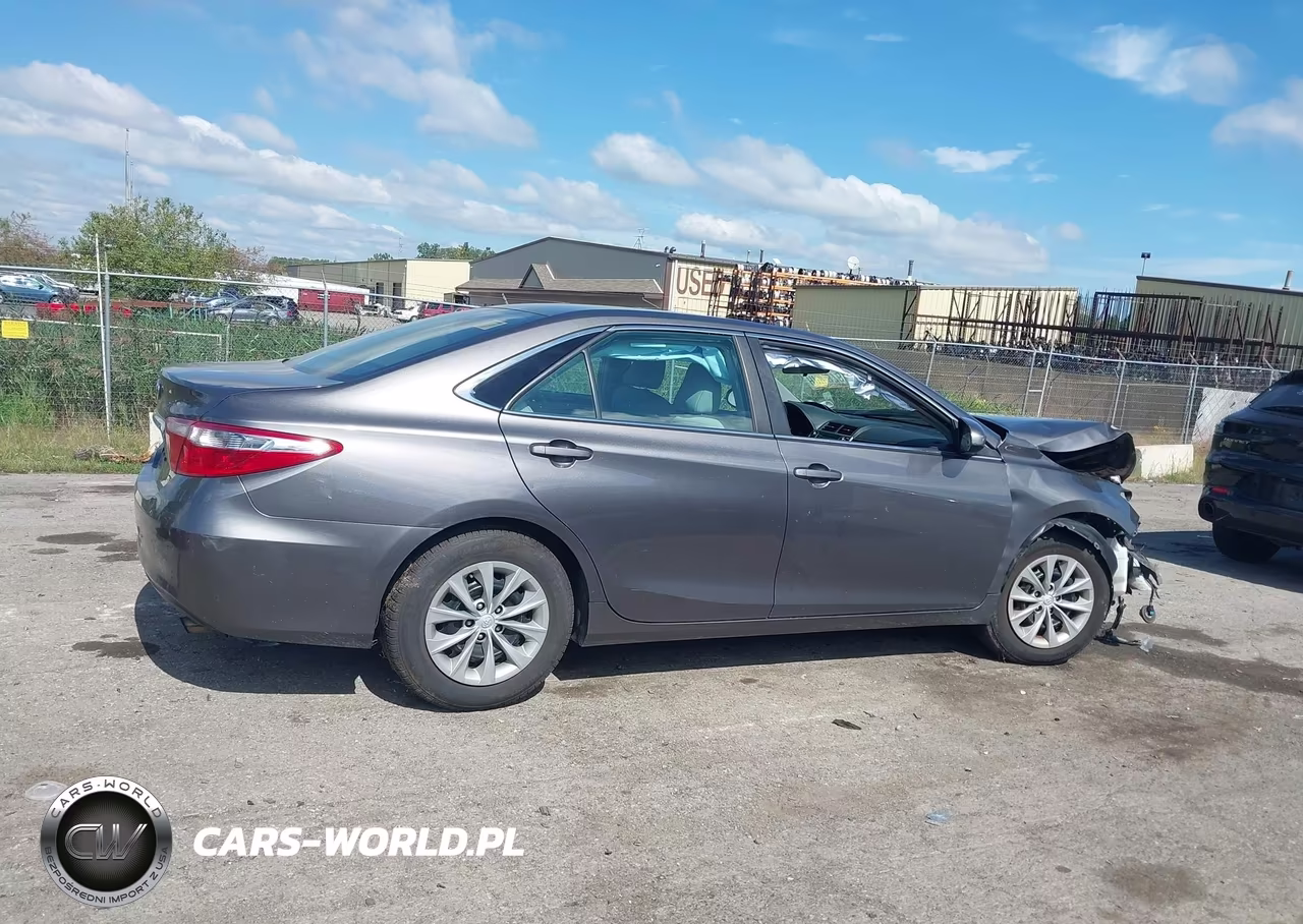 2016 Toyota Camry Le VIN:4T1BF1FK5GU123068 - 13