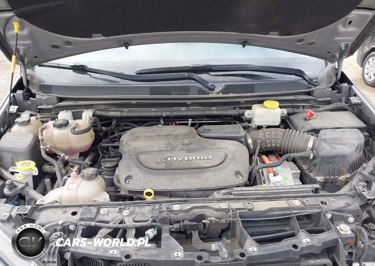 2017 Chrysler Pacifica Ehybrid Platinum VIN:2C4RC1N70HR798205 - 10