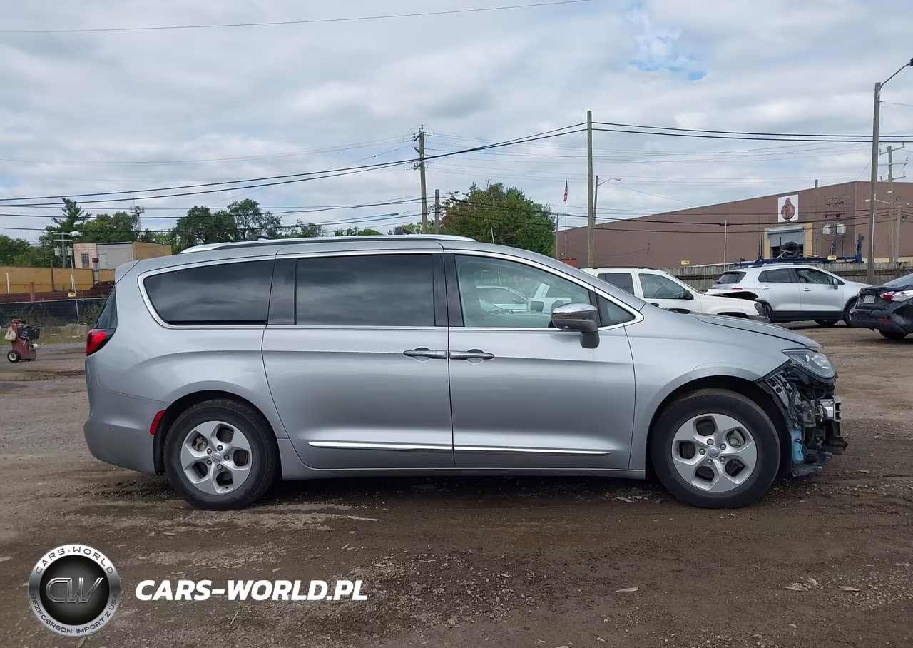 2017 Chrysler Pacifica Ehybrid Platinum VIN:2C4RC1N70HR798205 - 13