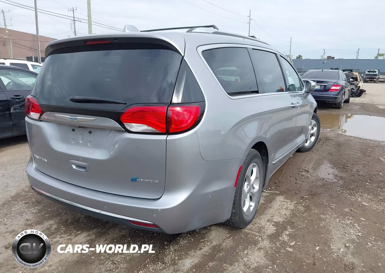 2017 Chrysler Pacifica Ehybrid Platinum VIN:2C4RC1N70HR798205 - 4