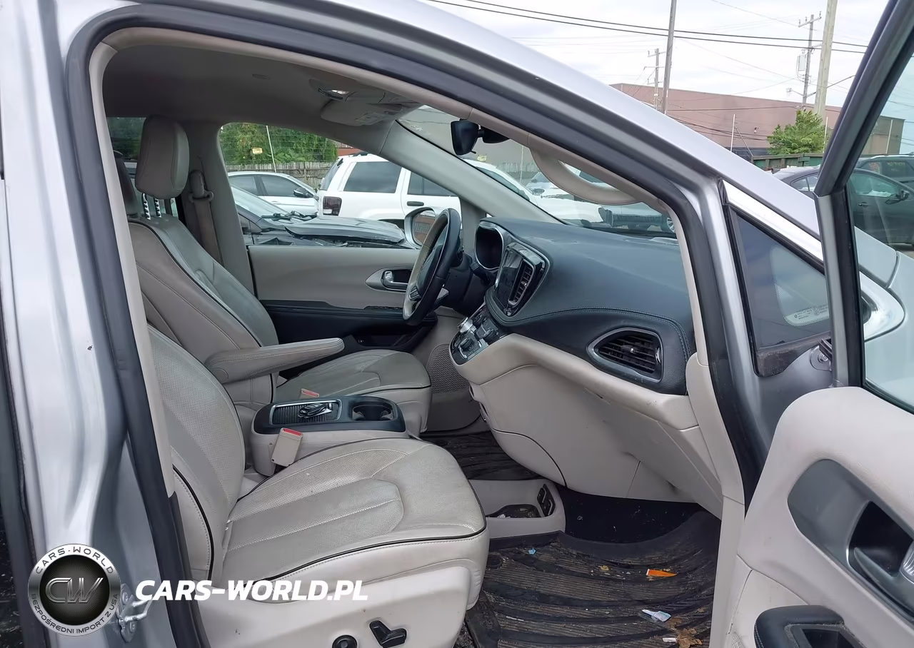 2017 Chrysler Pacifica Ehybrid Platinum VIN:2C4RC1N70HR798205 - 5