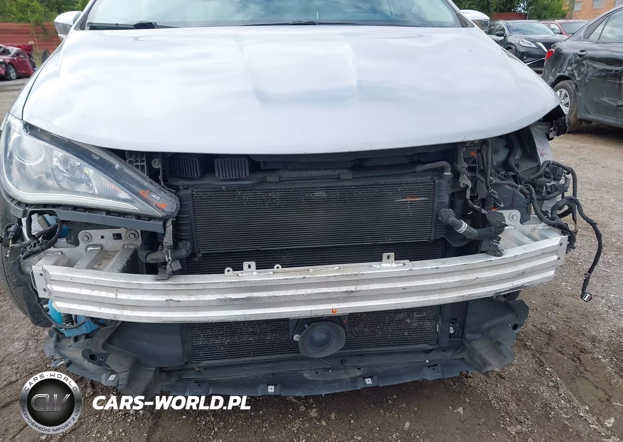 2017 Chrysler Pacifica Ehybrid Platinum VIN:2C4RC1N70HR798205 - 6