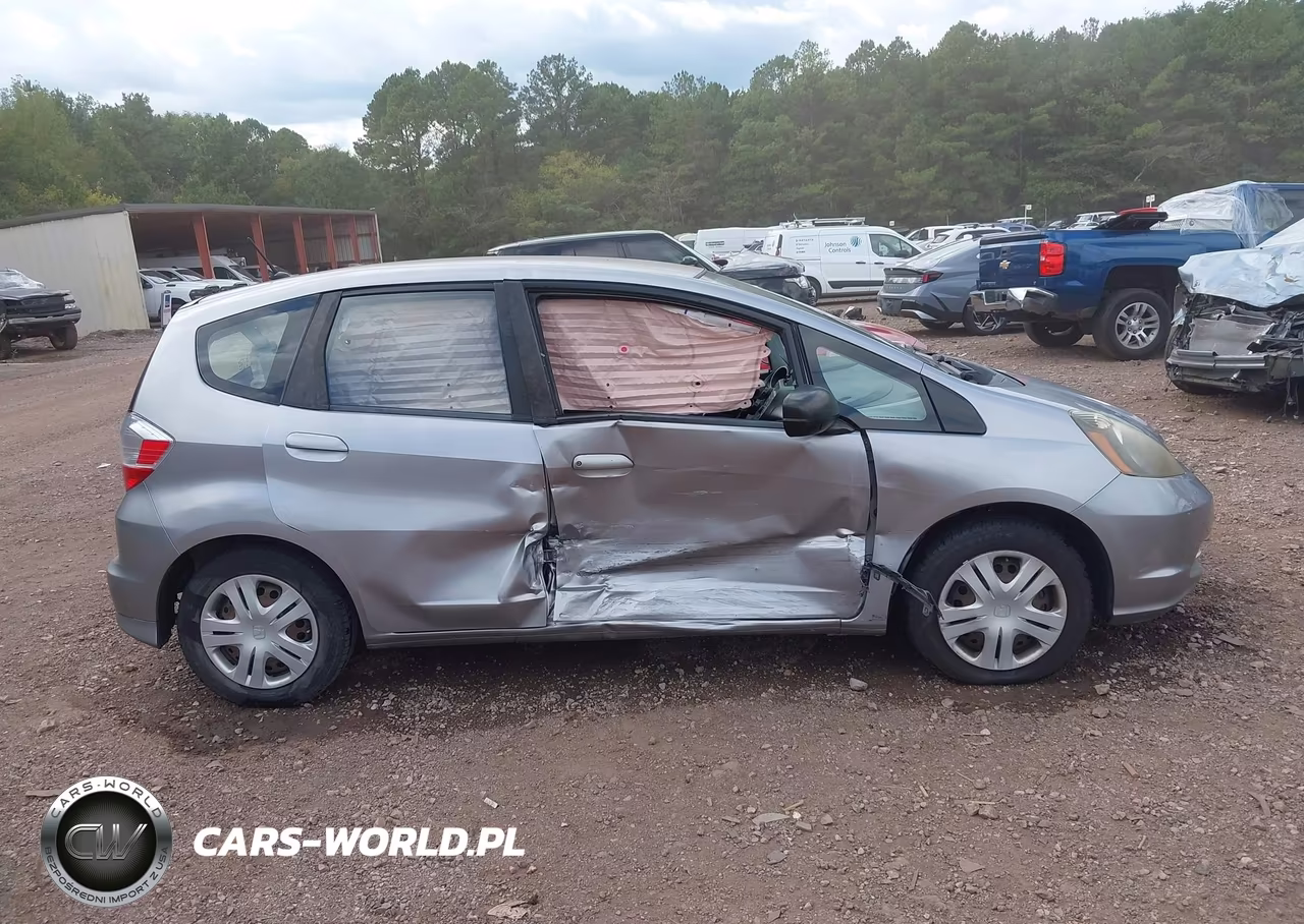 2010 Honda Fit VIN:JHMGE8G20AS011381 - 13