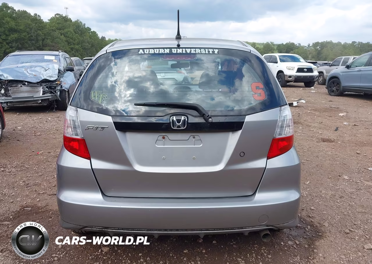 2010 Honda Fit VIN:JHMGE8G20AS011381 - 16