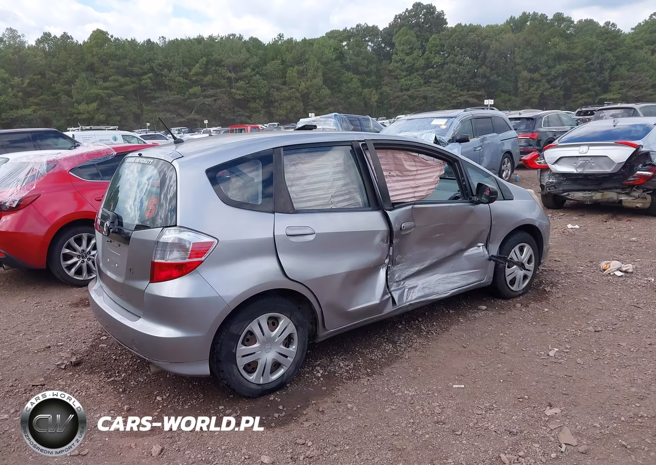 2010 Honda Fit VIN:JHMGE8G20AS011381 - 4