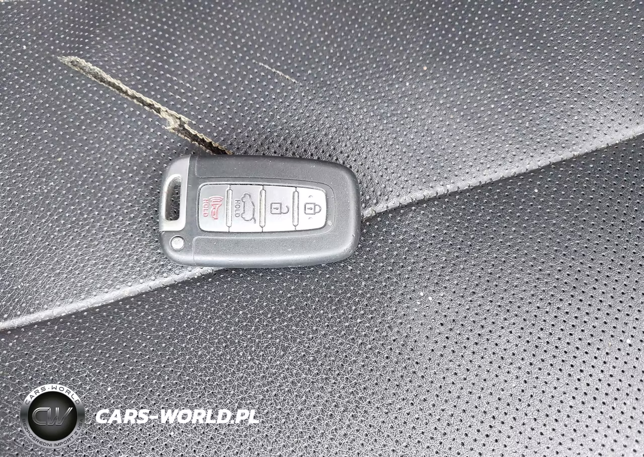 2016 Hyundai Veloster Turbo VIN:KMHTC6AE8GU302331 - 11