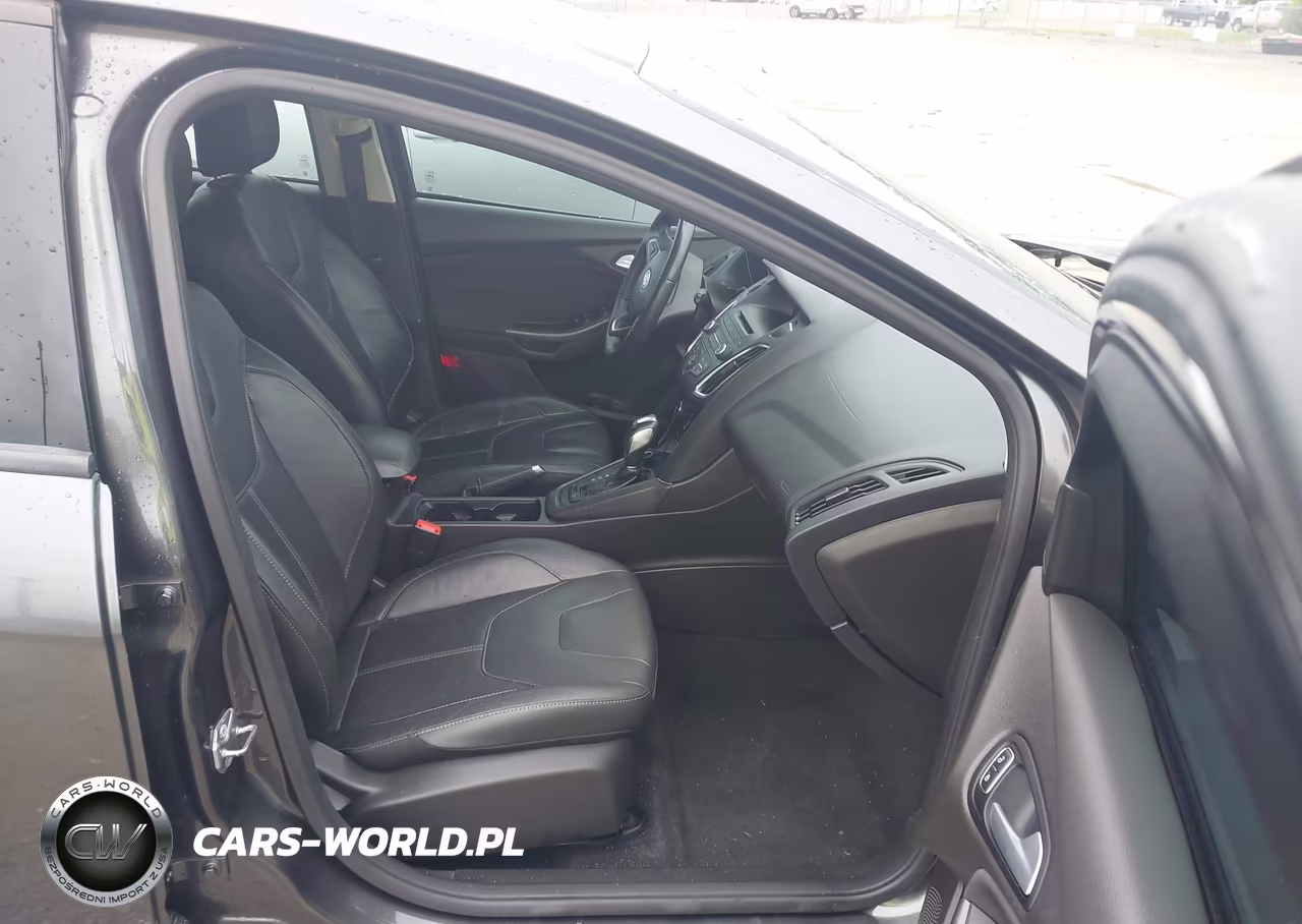 2016 Ford Focus Se VIN:1FADP3K24GL302936 - 5