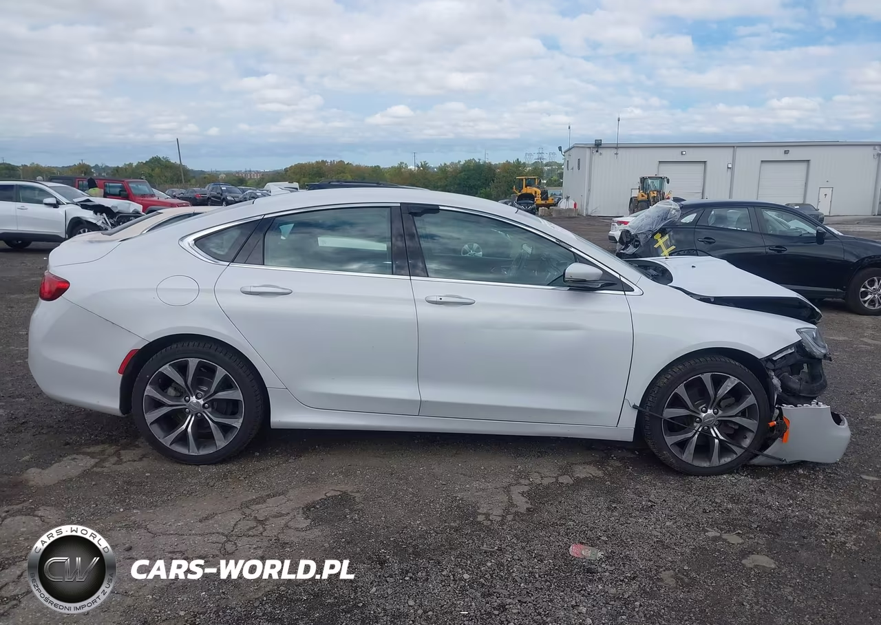 2015 Chrysler 200 C VIN:1C3CCCCBXFN652451 - 13