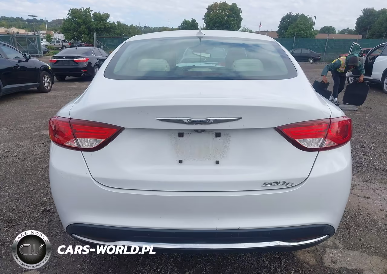 2015 Chrysler 200 C VIN:1C3CCCCBXFN652451 - 16