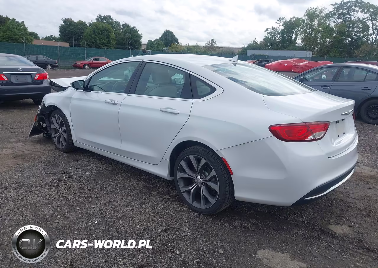 2015 Chrysler 200 C VIN:1C3CCCCBXFN652451 - 3