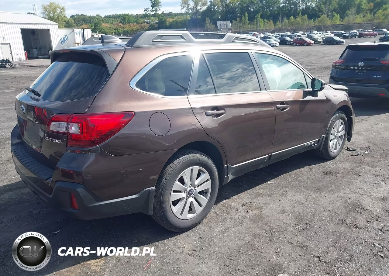 2019 Subaru Outback 2.5I Premium VIN:4S4BSAHC1K3275333 - 4