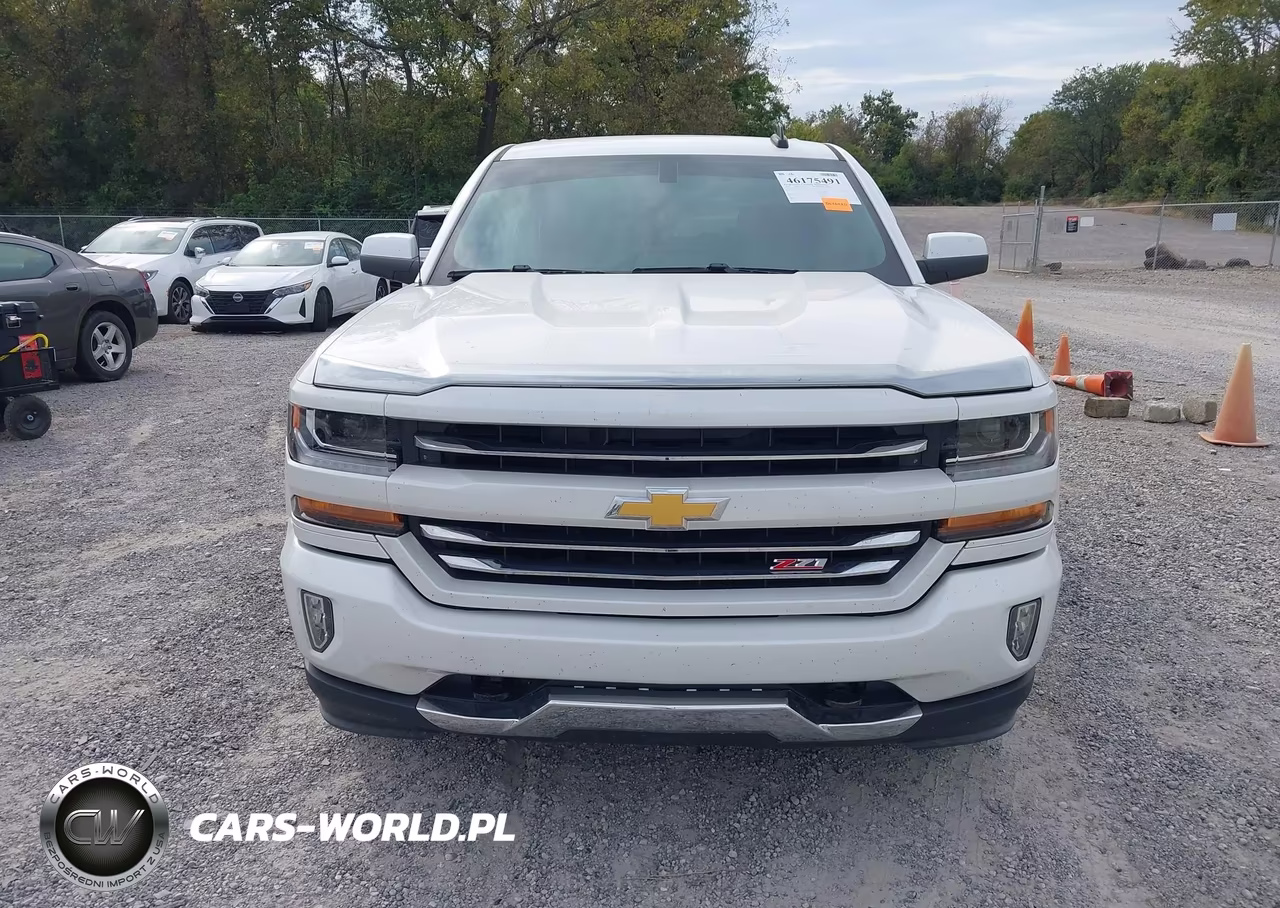 2018 Chevrolet Silverado 1500 2Lt VIN:3GCUKREH2JG217688 - 13