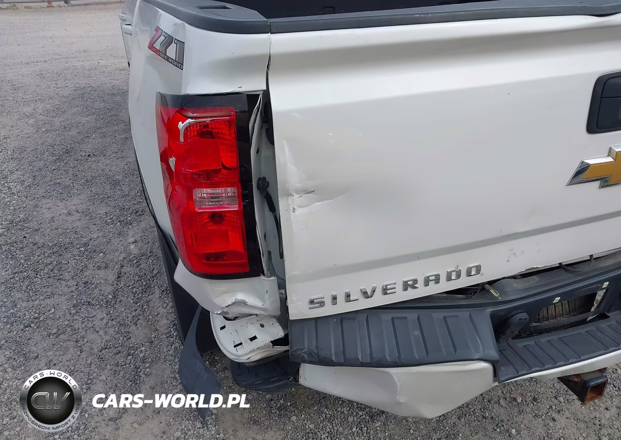 2018 Chevrolet Silverado 1500 2Lt VIN:3GCUKREH2JG217688 - 18