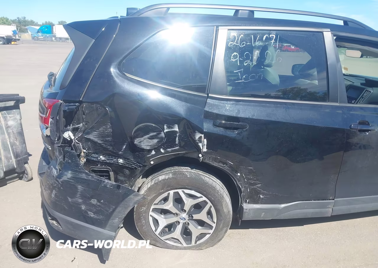 2021 Subaru Forester Premium VIN:JF2SKAJC4MH496141 - 17