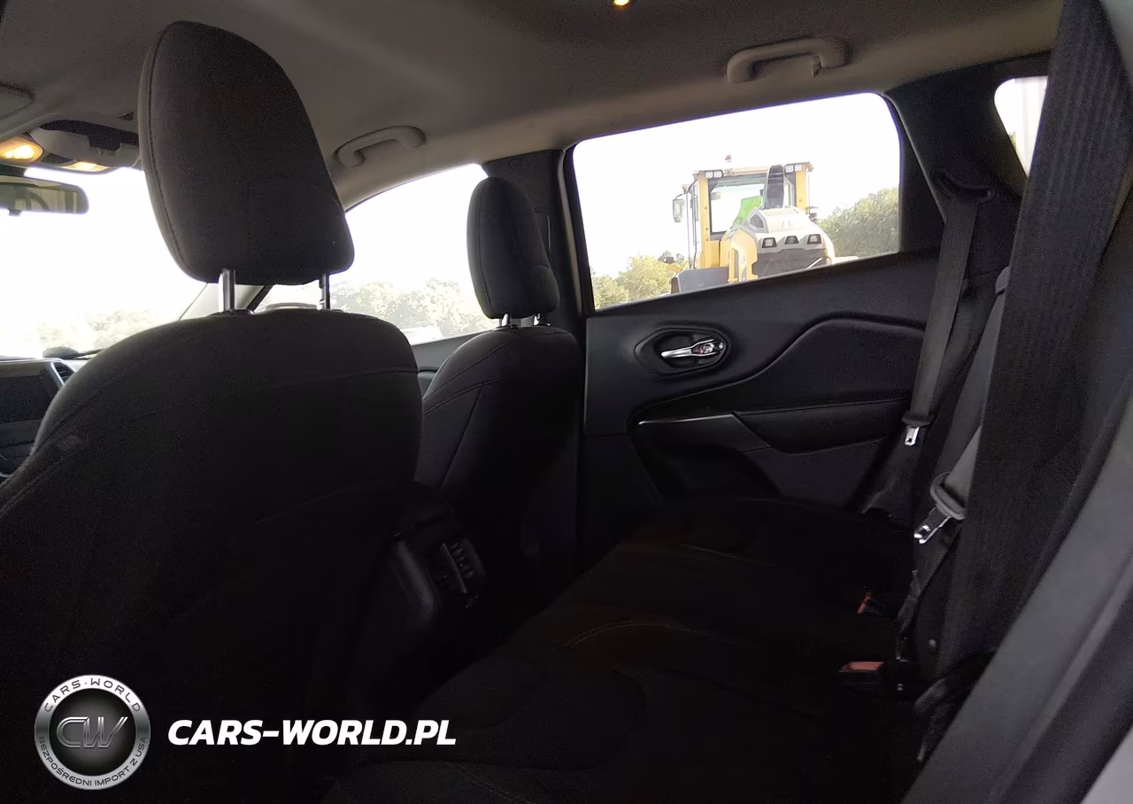 2019 Jeep Cherokee Latitude Fwd VIN:1C4PJLCB1KD241586 - 8