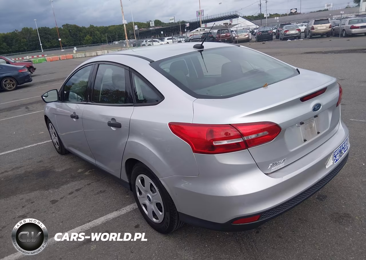 2016 Ford Focus S VIN:1FADP3E2XGL248232 - 3