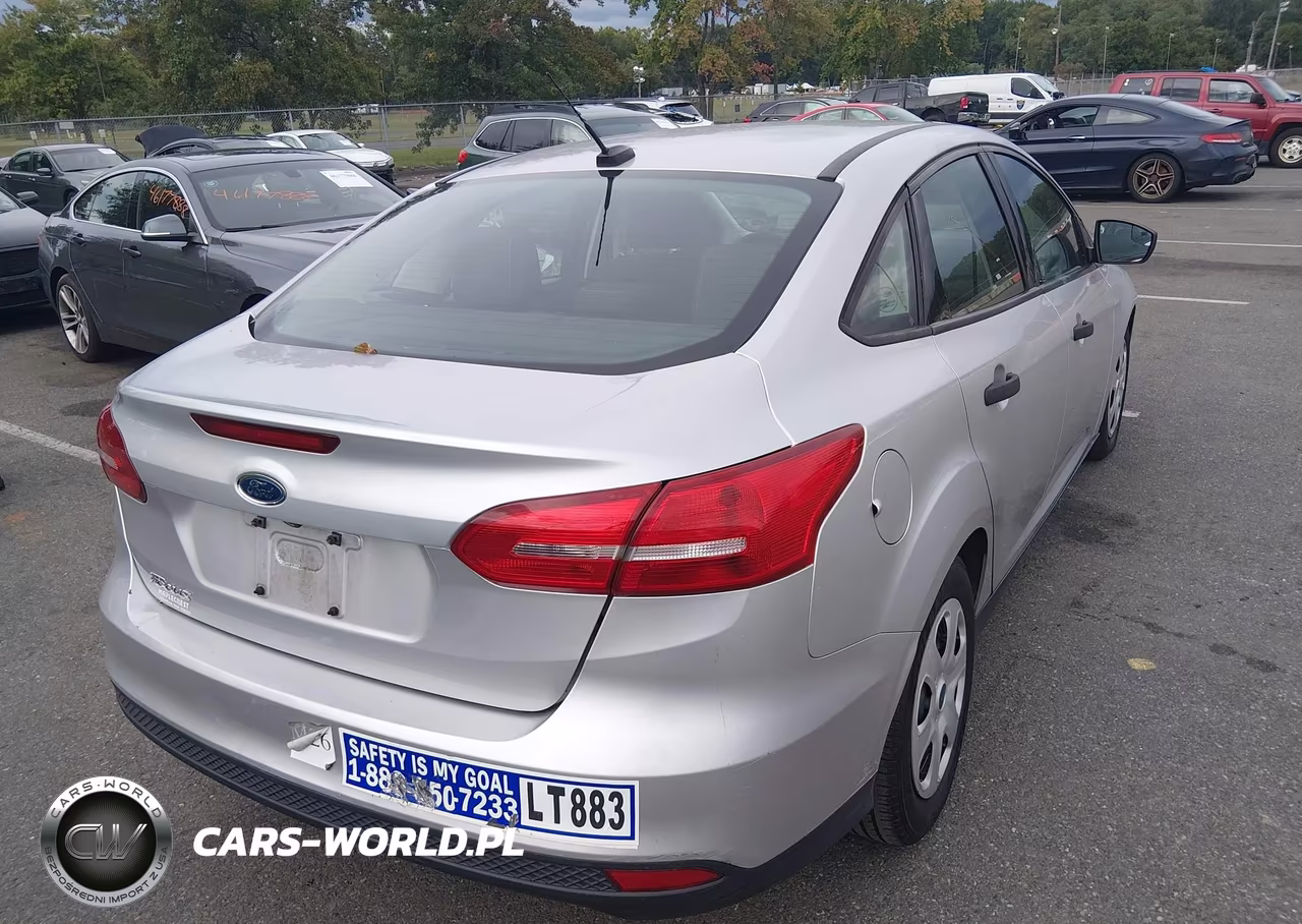 2016 Ford Focus S VIN:1FADP3E2XGL248232 - 4