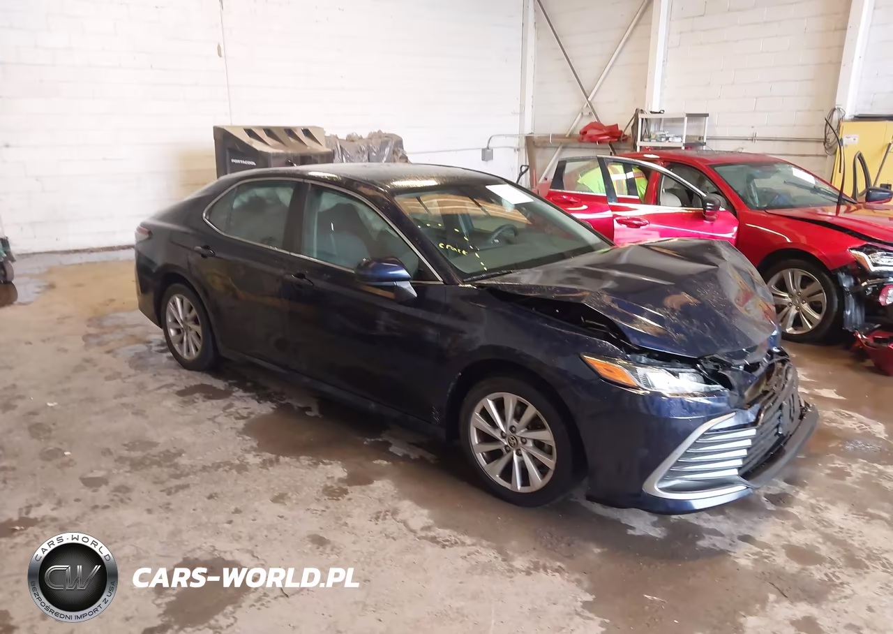 2022 Toyota Camry Le – zdjęcie 1 z 16