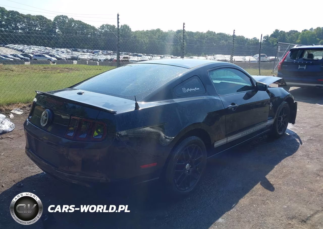 2013 Ford Mustang V6 Premium VIN:1ZVBP8AM0D5233094 - 4