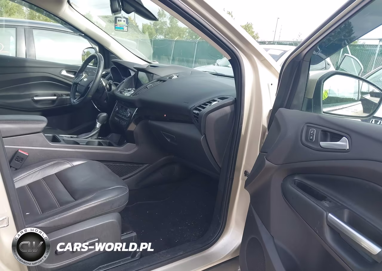 2018 Ford Escape Titanium VIN:1FMCU0J98JUC85924 - 5