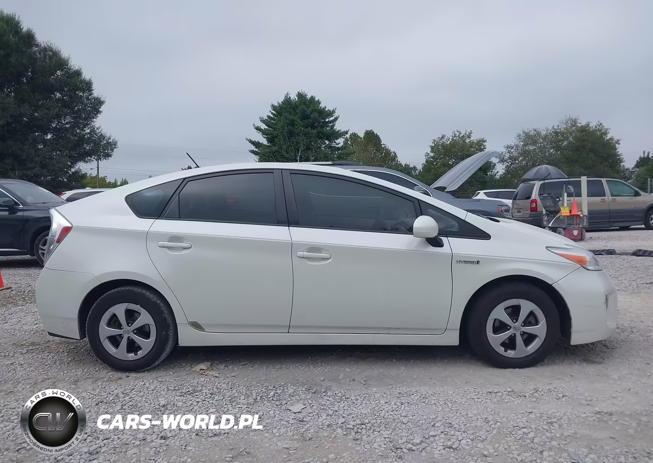 2015 Toyota Prius Two VIN:JTDKN3DU0F1995908 - 13