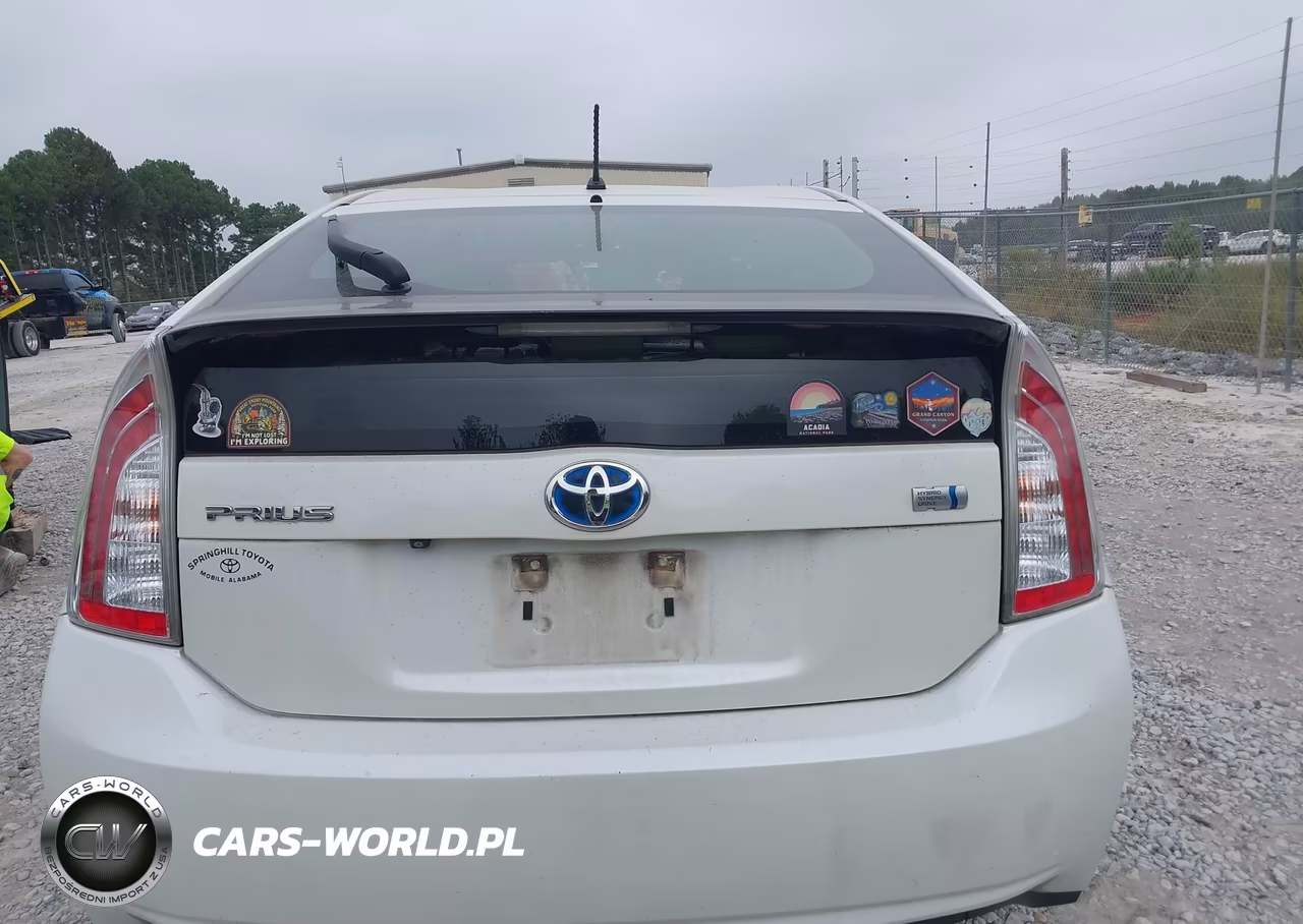 2015 Toyota Prius Two VIN:JTDKN3DU0F1995908 - 16