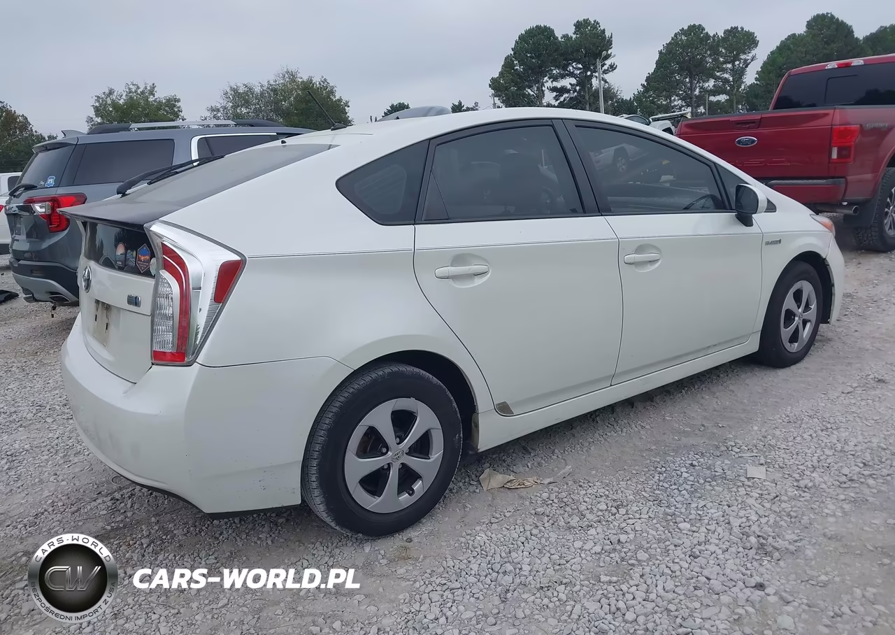 2015 Toyota Prius Two VIN:JTDKN3DU0F1995908 - 4