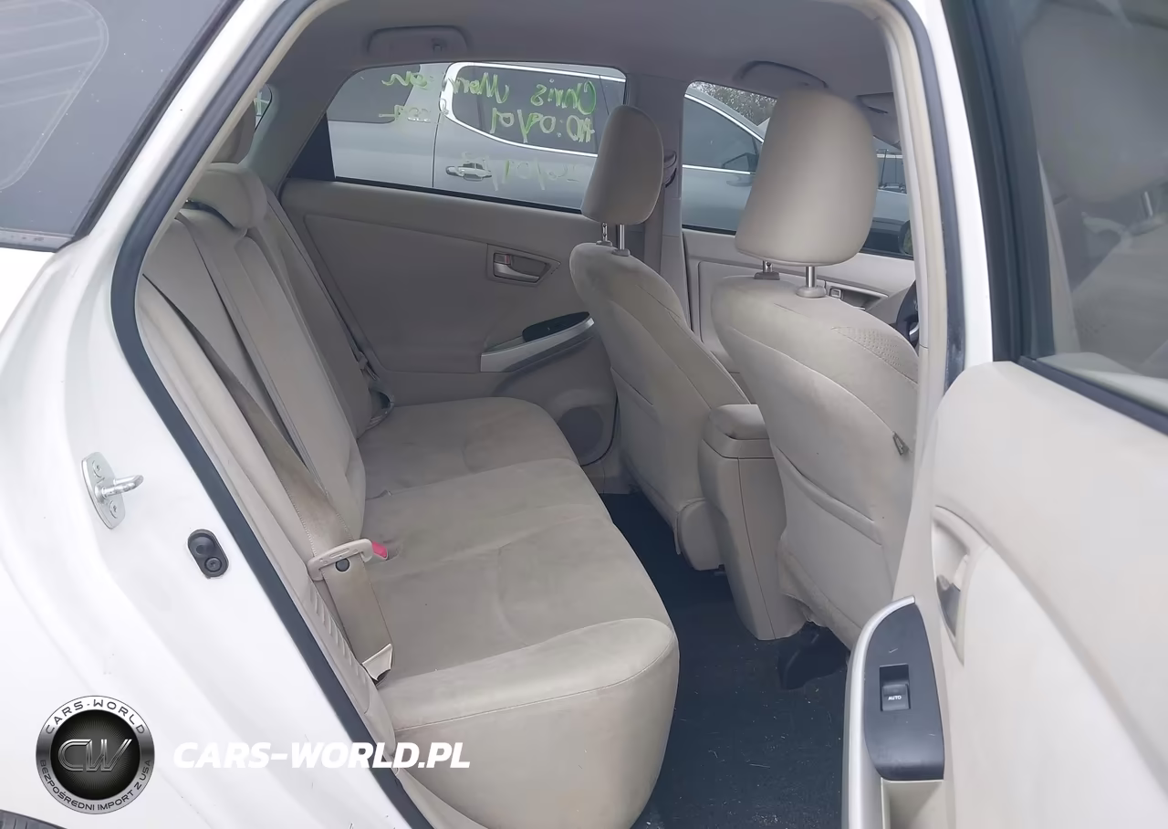 2015 Toyota Prius Two VIN:JTDKN3DU0F1995908 - 8