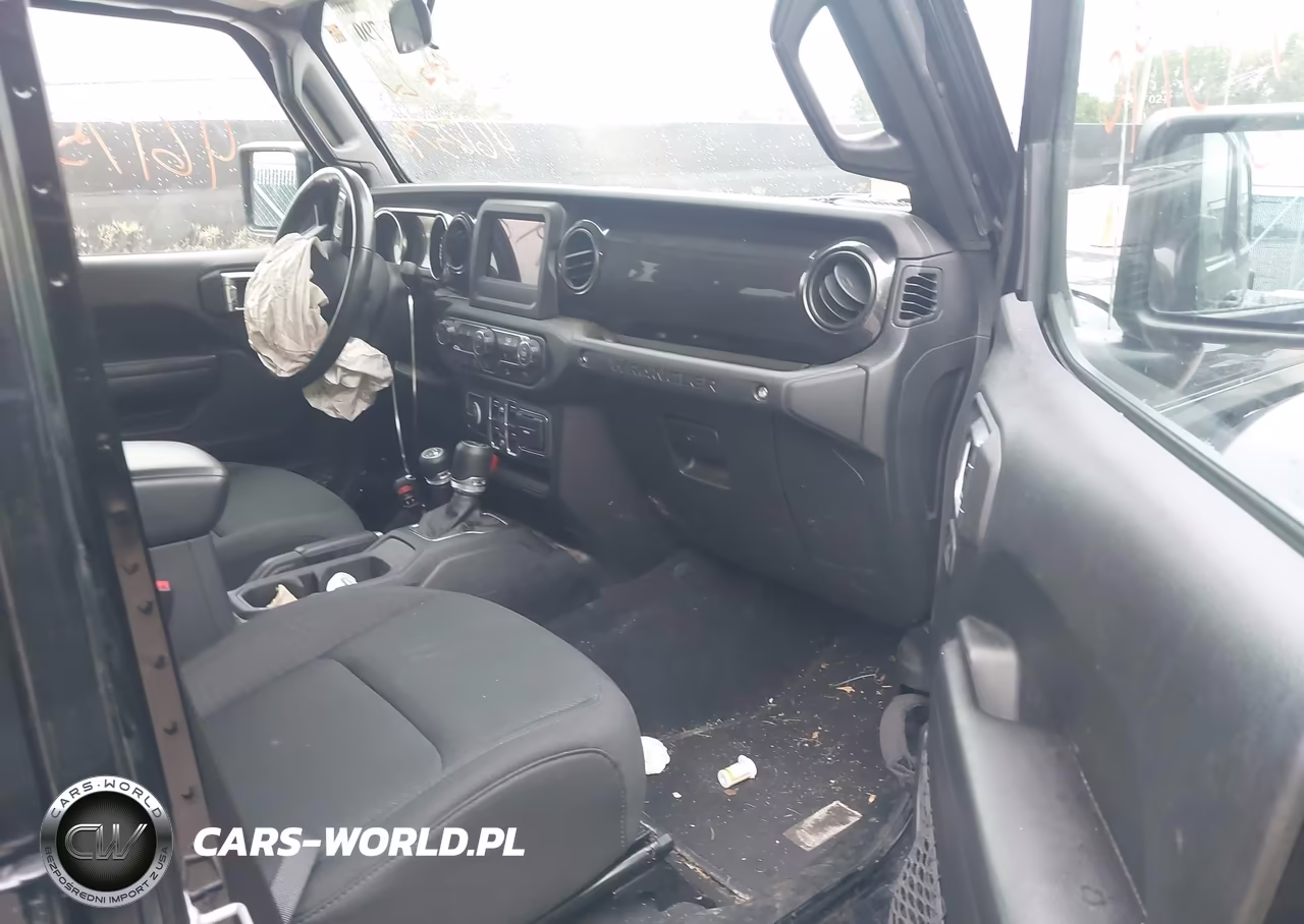 2020 Jeep Wrangler Unlimited Sport Altitude 4X4 VIN:1C4HJXDG6LW313359 - 5