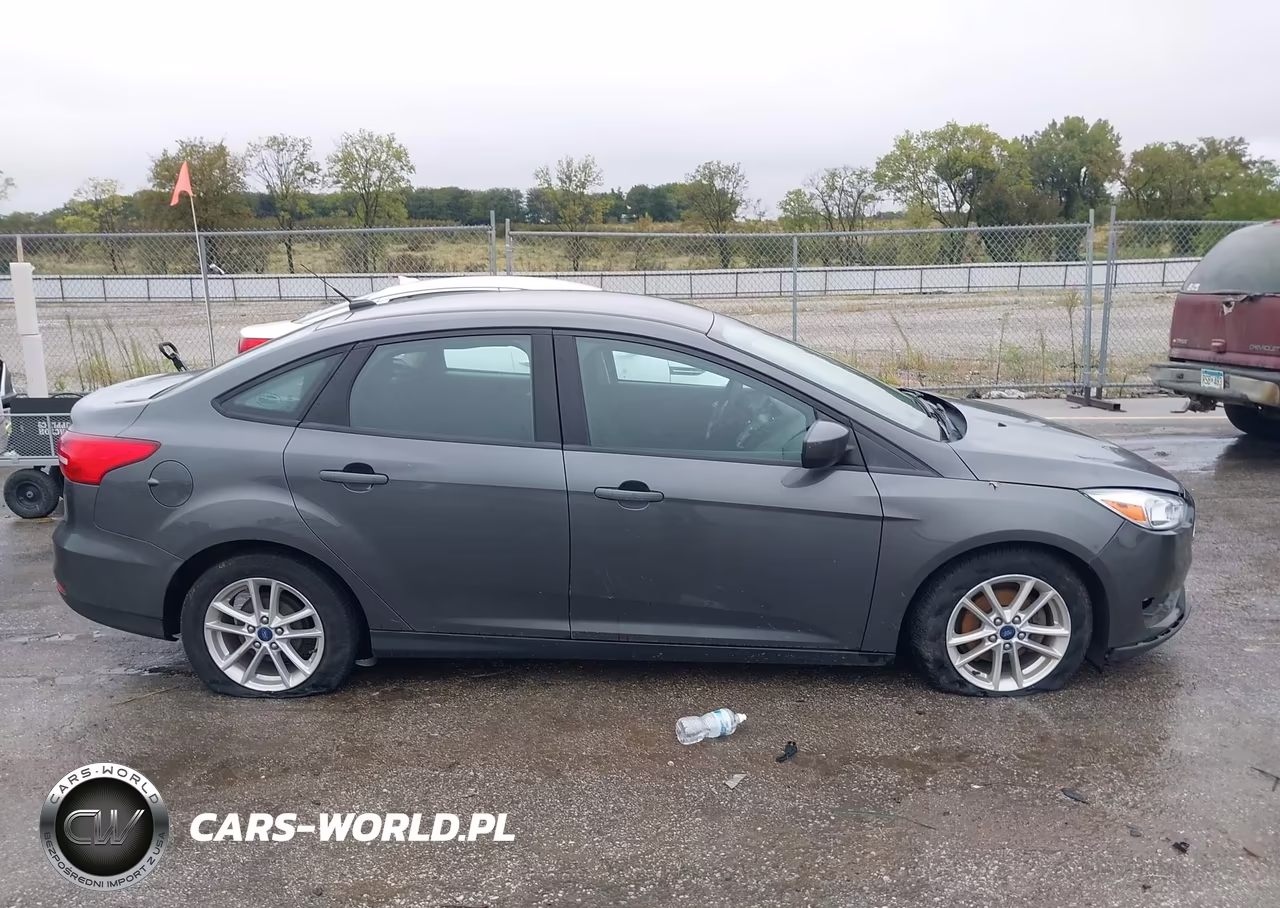 2018 Ford Focus Se VIN:1FADP3F27JL223455 - 13