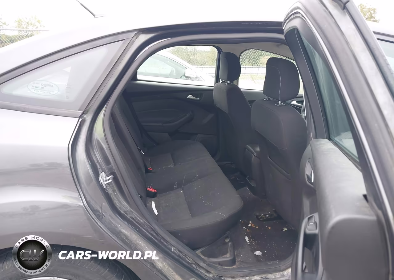 2018 Ford Focus Se VIN:1FADP3F27JL223455 - 8