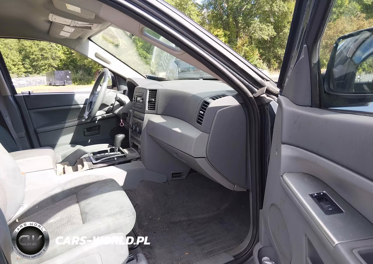 2007 Jeep Grand Cherokee Laredo VIN:1J8GR48K37C687090 - 5