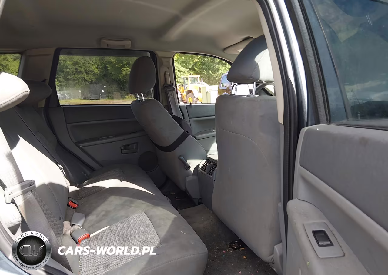 2007 Jeep Grand Cherokee Laredo VIN:1J8GR48K37C687090 - 8