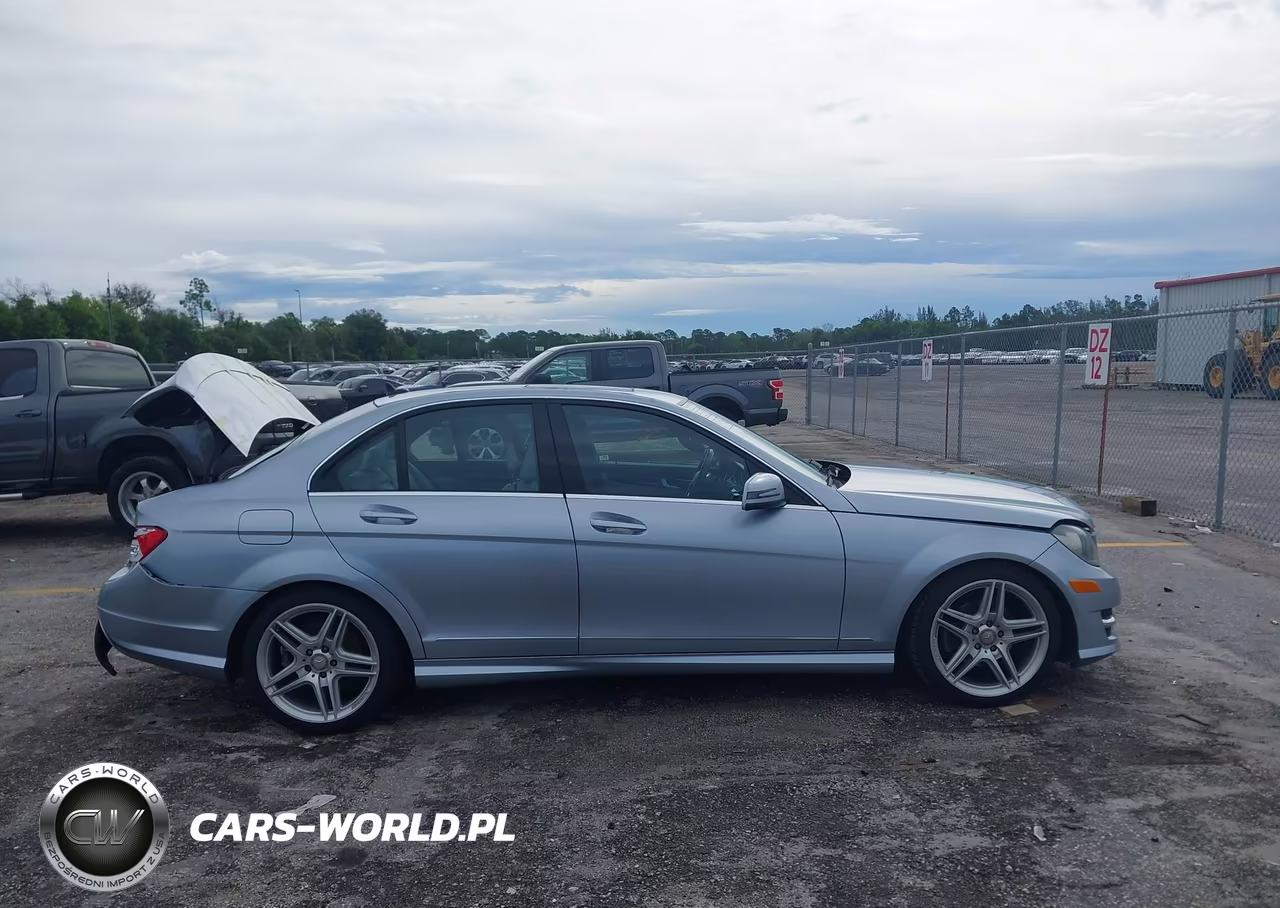 2013 Mercedes-Benz C 250 Sport VIN:WDDGF4HB1DA770482 - 13