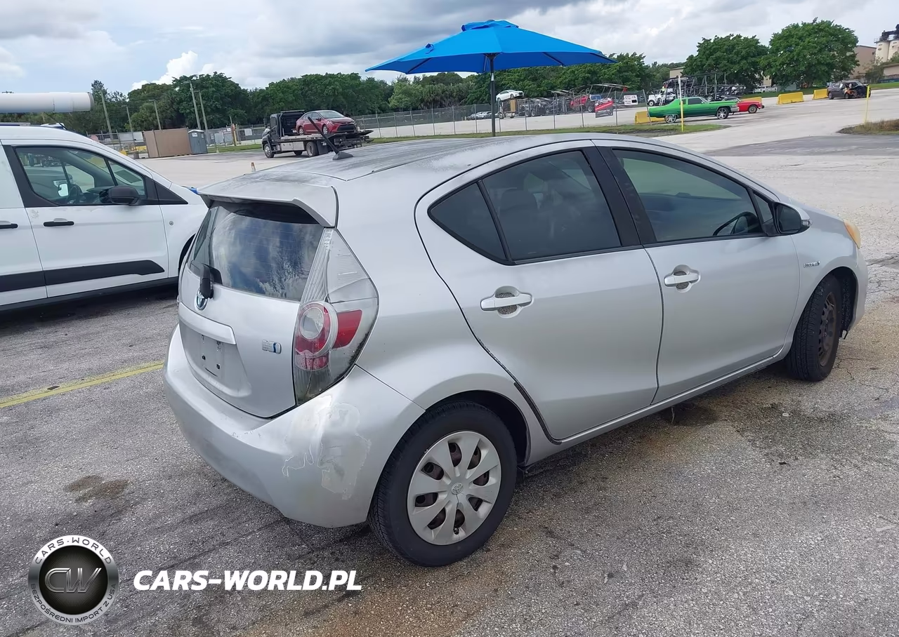 2012 Toyota Prius C One VIN:JTDKDTB32C1509396 - 4