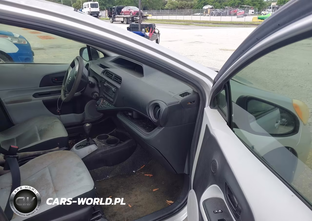 2012 Toyota Prius C One VIN:JTDKDTB32C1509396 - 5