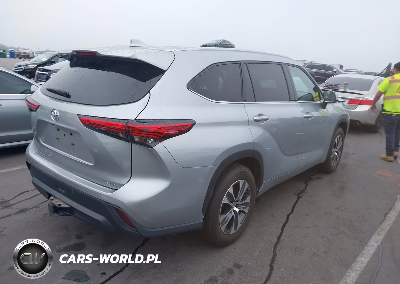 2022 Toyota Highlander Xle VIN:5TDGZRAH7NS137454 - 4
