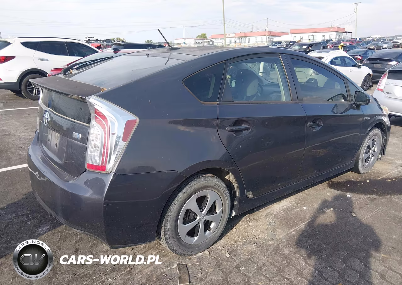 2013 Toyota Prius Three VIN:JTDKN3DU3D5543103 - 4