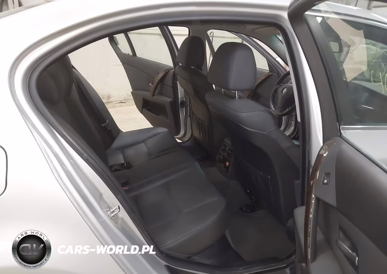 2007 BMW 530Xi VIN:WBANF73527CU24077 - 8