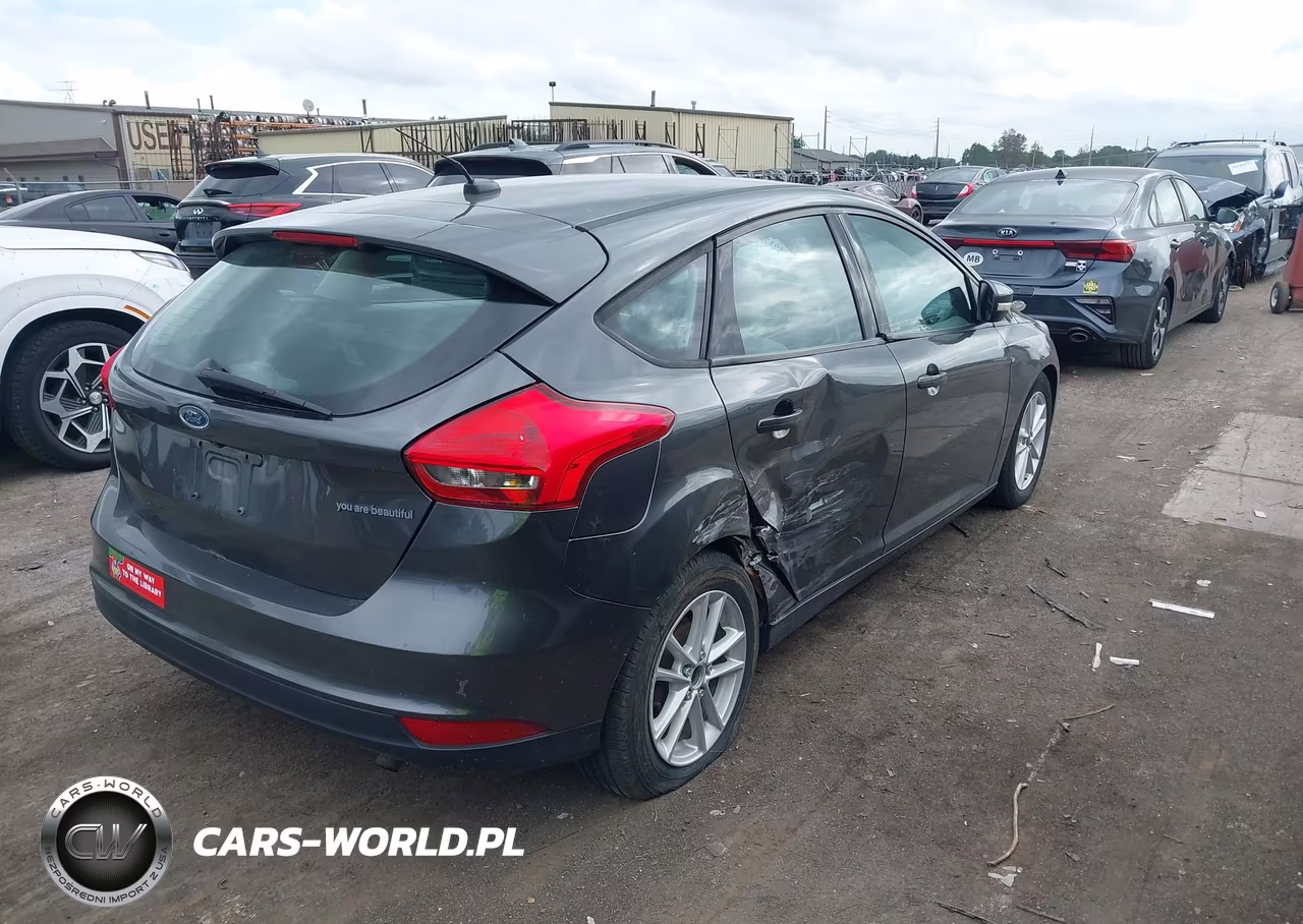 2016 Ford Focus Se VIN:1FADP3K20GL213445 - 4